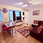 Sleeps4-Freeparking-Pets-Wifi-London