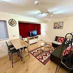 Sleeps4-Freeparking-Pets-Wifi-London