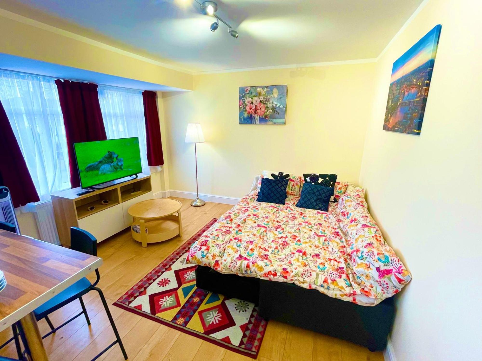 Sleeps4-freeparking-pets-wifi-london Apartment London