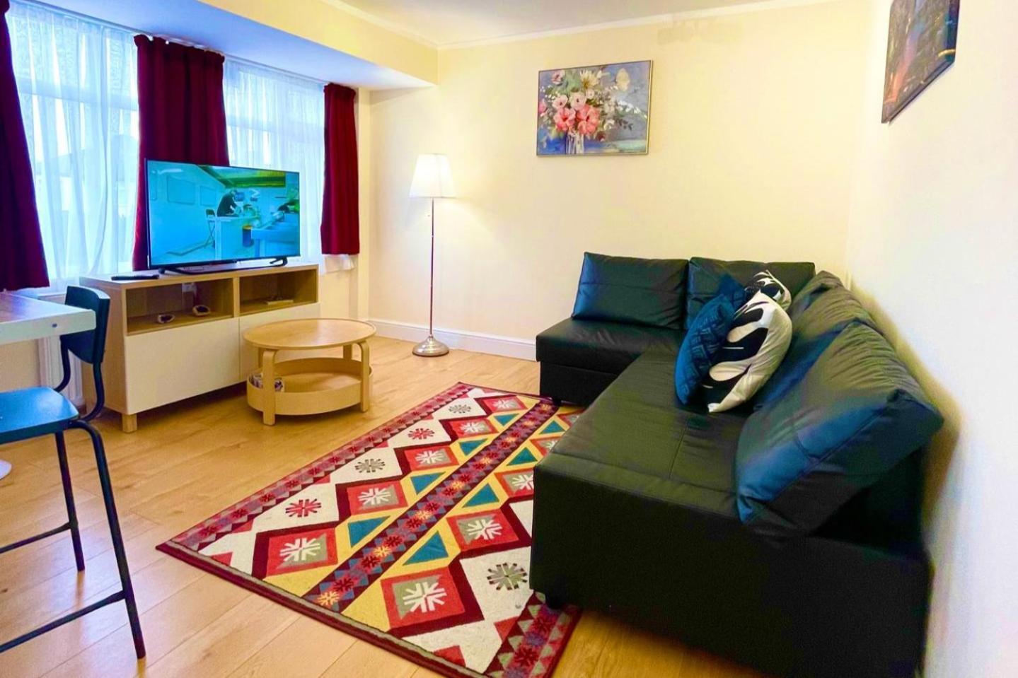 Sleeps4-freeparking-pets-wifi-london *