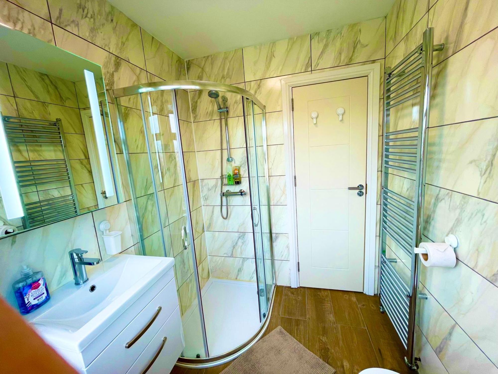 Sleeps4-freeparking-pets-wifi-london Apartment