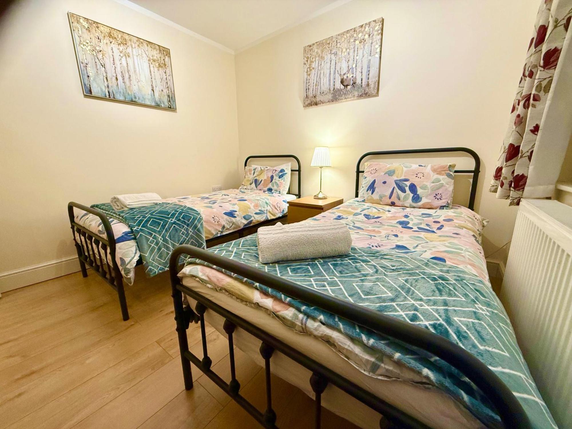 Apartment Sleeps4-freeparking-pets-wifi-london